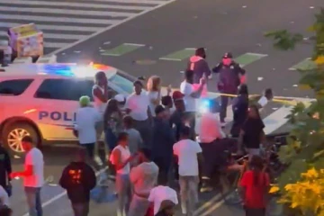 அமெரிக்காவில் மற்றுமொரு  துப்பாக்கிச்சூட்டு சம்பவம் ! பொலிஸார் உட்பட பலர் படுகாயம்