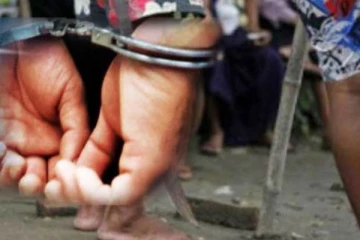 யாழ் நகரில் சிக்கிய வாள்வெட்டு கும்பல்! 19 வயது இளைஞன் உட்பட பலர் கைது