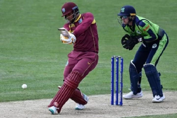 அடுத்தடுத்து சரிந்த விக்கெட்டுகள்..உலகக்கோப்பையில் நங்கூரம் போல் நின்று மிரட்டிய கிங்