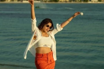 குட்டை உடையில் வலைத்து வலைத்து அதுல்யா ரவி எடுத்த போட்டோ ஷுட்