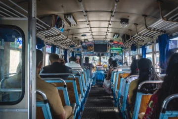 பேருந்தில் மாணவிக்கு நேர்ந்த கதி