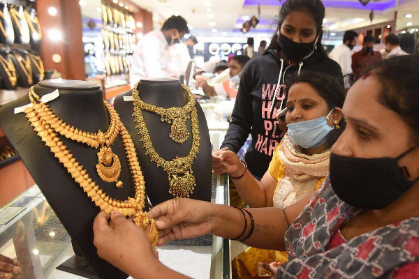 Today Gold Rate: மீண்டும் தடாலடியாக குறைந்தது தங்கத்தின் விலை... இன்று சவரன் எவ்வளவு? | Gold Rate January 31 2026 India And Srilanka