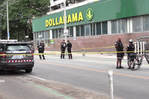 டொராண்டோவில் இடம்பெற்ற கைகலப்பில் ஒருவர் படுகாயம் | Male Critically Injured In Fight Near Torontos