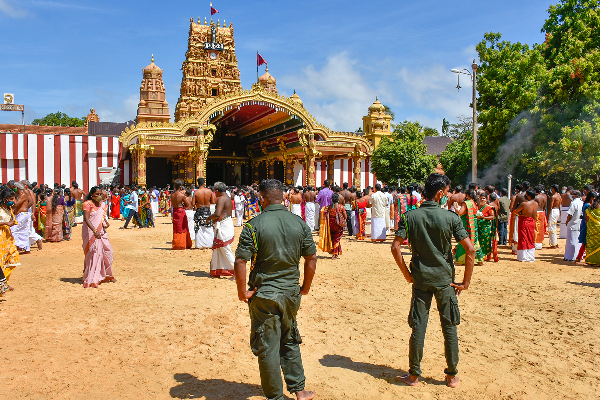 யாழ் நல்லூர் ஆலய சூழலில் ஊதுபத்தி விற்றவர்களுக்கு விளக்கமறியல்! கைக்குழந்தை ஒன்று, 6 சிறுவர்கள் மீட்பு | Sold Udupathi In The Vicinity Of Nallur Temple