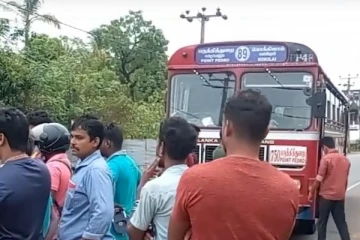 இரண்டு பேருந்துகளை மோதிவிட்டு கன்டனர் வாகனம் தப்பியோட்டம்(Video)