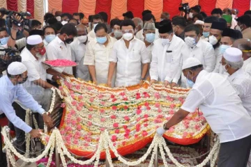 காயிதே மில்லத்தின் 126வது பிறந்த நாள் - தமிழக முதல்வர் மலர் போர்வை அணிவித்து மரியாதை!