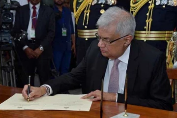 நிதியமைச்சை விட்டு வெளியேறுமாறு ஜனாதிபதியிடம் கோரிக்கை