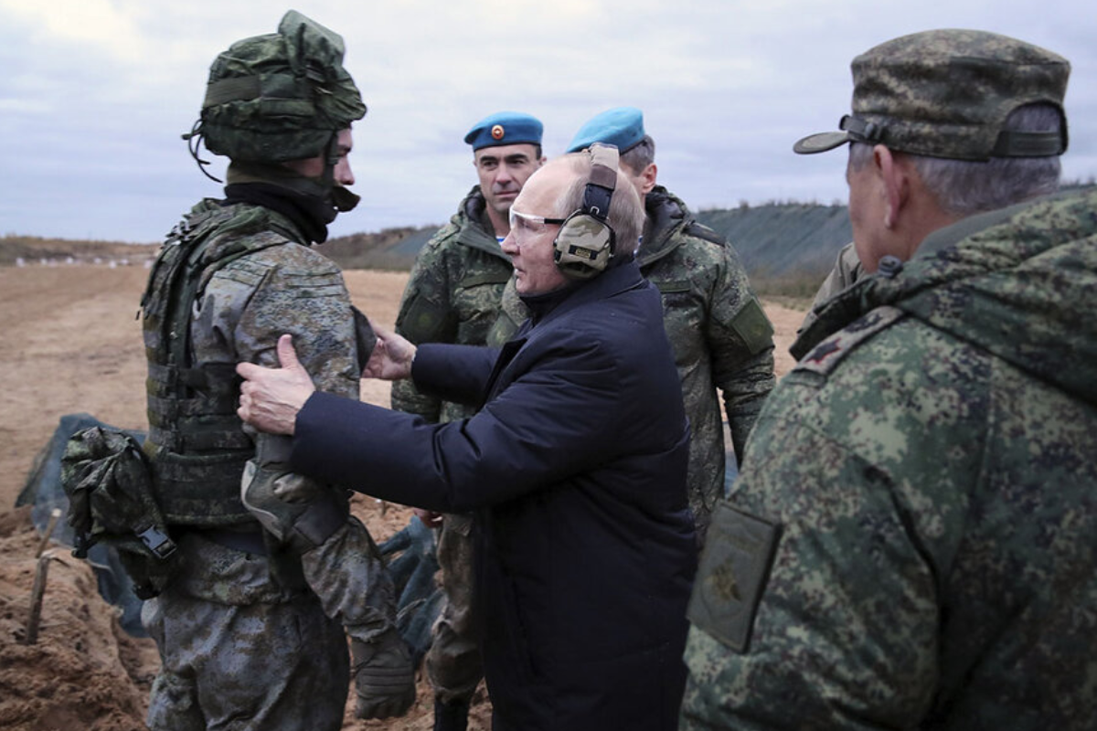 அமெரிக்க தளங்களை தாக்க ரஷ்யாவின் மறைமுக நகர்வுகள்.. ஈரானுக்கு இரகசியமாக உதவும் புடின்! | Russia Supplies Iran Cyber Spy Imagery Us Attacks