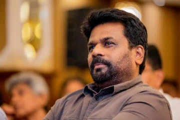 ஜனாதிபதித் தேர்தலுக்கான வேட்புமனுவில் கையெழுத்திட்ட அனுர!