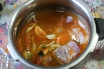 நெஞ்சு சளியை ஓட ஓட விரட்டும் நாட்டுக்கோழி சூப்... 5 நிமிடத்தில் செய்யலாம்!