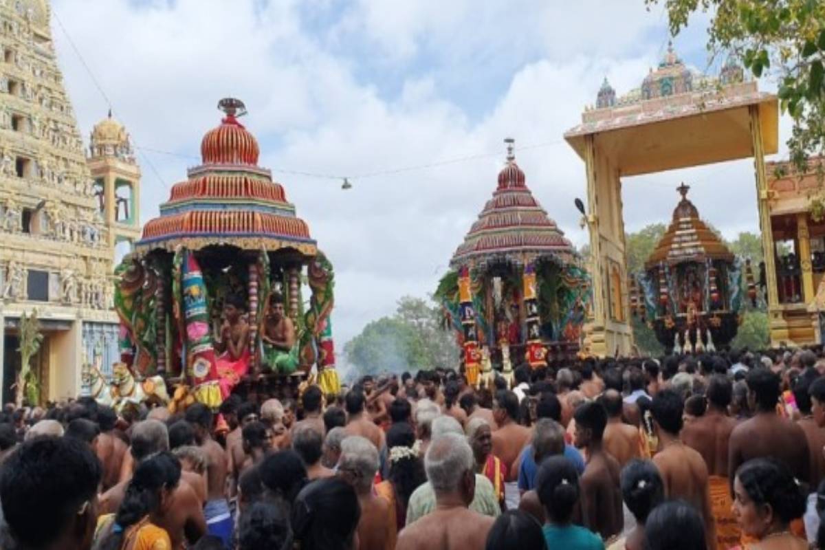 யாழ். வல்லிபுர ஆழ்வார் ஆலய தேர்த் திருவிழா ; பக்திப் பரவசத்தில் பக்தர்கள் | Jaffna Vallipuram Alwar Temple Chariot Festival யாழ். வல்லிபுர ஆழ்வார் ஆலய தேர்த் திருவிழா ; பக்திப் பரவசத்தில் பக்தர்கள் | Jaffna Vallipuram Alwar Temple Chariot Festival