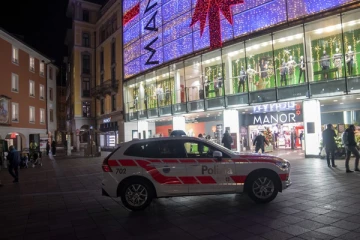 இரண்டு பேரை திடீரென கத்தியால் குத்திய சுவிஸ் இளம்பெண் மீது தீவிரவாதக் குற்றச்சாட்டு பதிவு