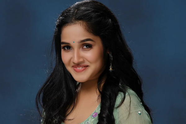 குட்டி நயன்தாராவின் லேட்டஸ்ட் புகைப்படங்கள்.. ரசிகர்களை கவர்ந்த போட்டோஷூட்