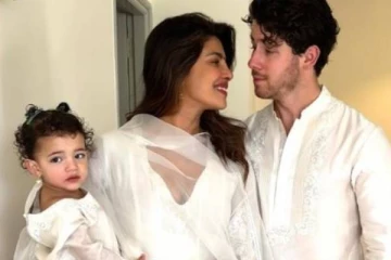 ஹாலிவுட்டில் கலக்கிக் கொண்டிருக்கும் நடிகை பிரியங்கா சோப்ராவின் குடும்ப புகைப்படங்கள்