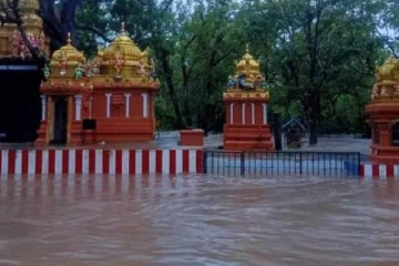 வெள்ள நீரில் மூழ்கிய இலங்கையின் மிகவும் புகழ் பெற்ற கோயில்!