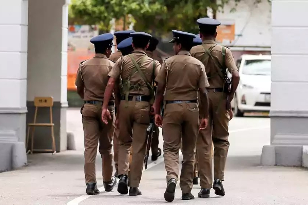 தமிழ் அரசியல் தலைவர்களின் தலையீட்டால் தென்னிலங்கையில் நிறுத்தப்பட்ட சுய விபர சேகரிப்பு! | Sri Lanka Colombo Collecting Details Police