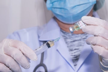 பிரான்சில் வாழும் அனைவருக்கும் கட்டாய கொரோனா தடுப்பூசி?:  சட்டத்தில் மாற்றம் கொண்டுவர கோரிக்கை