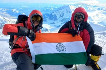 3 வயதில் தொடங்கிய பயணம்., அலாஸ்கன் சிகரத்தை அடைந்து இந்திய சிறுமி சாதனை!