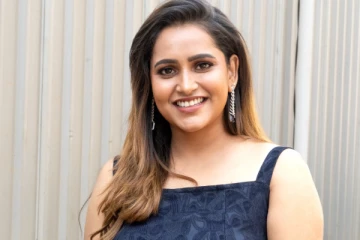 காதலனுடன் பிக் பாஸ் ஜாக்குலின்.. அவரே வெளியிட்ட ரொமான்டிக் புகைப்படம்