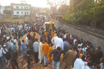 திருமண நிகழ்வில் சுவர் இடிந்ததால் நேர்ந்த சோகம்.., 4 பேர் பரிதாபமாக மரணம்