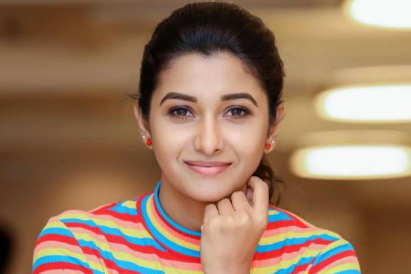 ரசிகர்களின் ஆசை நாயகி பிரியா பவானி ஷங்கர் சொத்து மதிப்பு எவ்வளவு தெரியுமா?