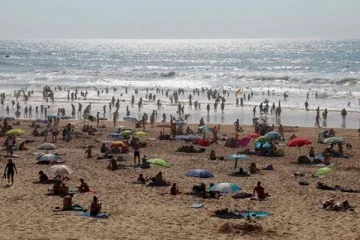 பிரான்சுக்கு சிவப்பு எச்சரிக்கை: விவரம் செய்திக்குள்