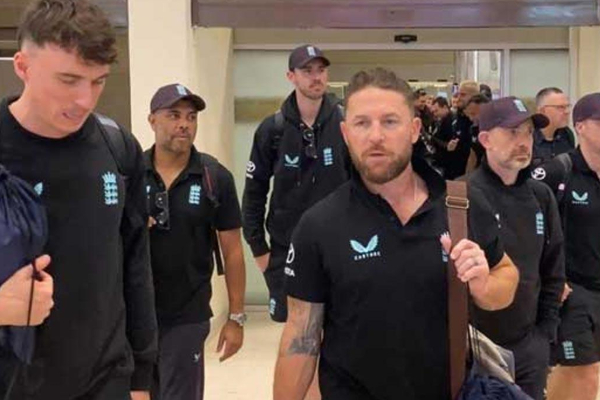 இலங்கையை வந்தடைந்தது இங்கிலாந்து கிரிக்கெட் குழாம் | England Cricket Team Arrives In Sri Lanka இலங்கையை வந்தடைந்தது இங்கிலாந்து கிரிக்கெட் குழாம் | England Cricket Team Arrives In Sri Lanka