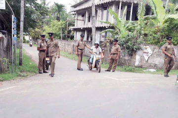 தேங்காய் பறிக்க சென்ற நபர் சிறுமியின் தங்க சங்கிலி பறிப்பு