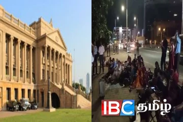 ஜனாதிபதி செயலகத்திற்கு அருகில் இரவுநேரம் விளக்கேற்றி போராடும் ஆசிரியர்கள்