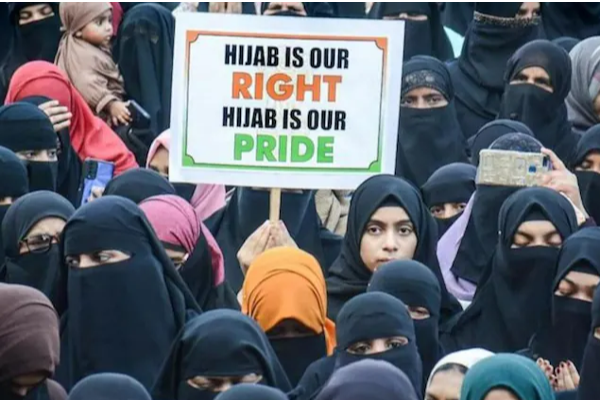 ஹிஜாப் அணிவதற்கு விதித்த தடை தொடரும் - கர்நாடகா உயர்நீதிமன்றம் தீர்ப்பு - தமிழ்நாடு