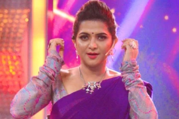 ஆகாசத்தில் பறந்த தொகுப்பாளினி டிடி.. அசத்தலான வீடியோ