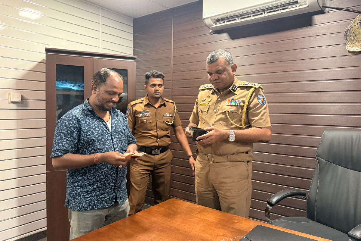 யாழ்ப்பாணத்தில் இப்படியும் ஒரு காவல்துறை அதிகாரி | A Police Officer Like This In Jaffna யாழ்ப்பாணத்தில் இப்படியும் ஒரு காவல்துறை அதிகாரி | A Police Officer Like This In Jaffna