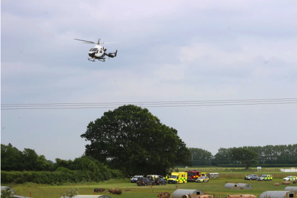 Sussexல் வெடித்துச்சிதறிய சிறிய ரக விமானம்; 2 பேர் மரணம் | Chichester Aircraft Crash Goodwood Airfield Sussex
