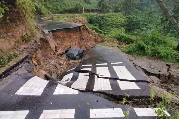 நுவரெலியா மாவட்டத்தின் பல கிராமங்களுக்கு இதுவரை சென்றடையாத அரசின் நிவாரண உதவி | Gove Relief Aid Not Yet Reached Nuwara Eliya நுவரெலியா மாவட்டத்தின் பல கிராமங்களுக்கு இதுவரை சென்றடையாத அரசின் நிவாரண உதவி | Gove Relief Aid Not Yet Reached Nuwara Eliya