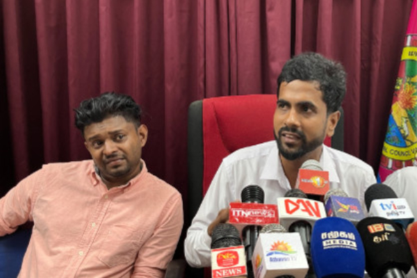 அரசியலில் பழிவாங்கல்! வவுனியா மாநகரசபையின் முதல்வர் மீது குற்றச்சாட்டு | Allegations Against Chief Minister Of Vavuniya Mc அரசியலில் பழிவாங்கல்! வவுனியா மாநகரசபையின் முதல்வர் மீது குற்றச்சாட்டு | Allegations Against Chief Minister Of Vavuniya Mc