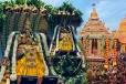 பல்லாயிரக்கணக்கான பக்தர்கள் புடைசூழ தேரிலே காட்சியளித்த நயினை நாகபூசணி அம்மன்