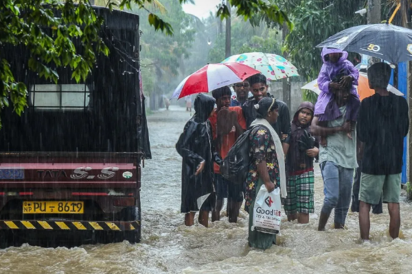 மிகவும் ஆபத்தான வானிலை தொடர்பில் வளிமண்டவியல் திணைக்களம் எச்சரிக்கை | Sri Lanka Bad Weather Condition Met Department மிகவும் ஆபத்தான வானிலை தொடர்பில் வளிமண்டவியல் திணைக்களம் எச்சரிக்கை | Sri Lanka Bad Weather Condition Met Department