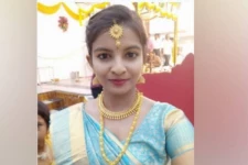 காரணமே இல்லாத நிலையில் தற்கொலை செய்து கொண்ட அழகிய இளம்பெண்! கதறும் தாய்