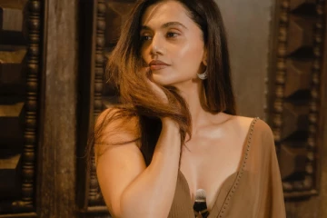 சேலையிலும் இவ்ளோ கவர்ச்சியா.. டாப்ஸி லேட்டஸ்ட் ஸ்டில்கள்