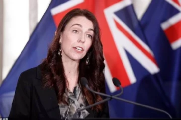 கோப முகம் காட்டும் நியூசிலாந்தின் பிரதமர் ஜெசிந்தா ஆர்டன்: மக்களுக்கு ஒரு மாதம் கெடு