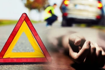 லொறியுடன் மோதிய மோட்டார் சைக்கிள்! பெண் உயிரிழப்பு