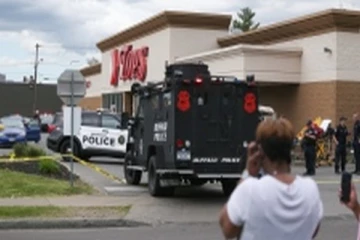 பத்து பேரின் உயிர்களை காவு கொண்ட 18 வயது இளைஞன் கொடூர தாக்குதல்