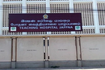 யாழ் நகர் பகுதியில் வாள்வெட்டு குழு அட்டகாசம் ; இருவர் மருத்துவமனையில்
