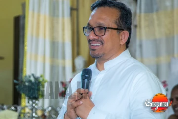 මම දැන් ගහන අත්සනේ ඉඳලා කතා කරන ඉංග්රීසි පවා ඉගෙන ගත්තේ පන්සලේ ඇබිත්තයෙක් විදිහට ඉඳලා, ආඩම්බරෙන් කියන හඳුන්නෙත්ති