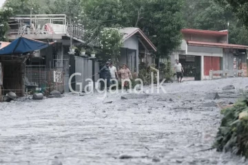 ගං වතුර වගේ ද? - 'සීතල ලාවා'. - ගමක්ම කැළඹු සීතල ලාවා ගංගාව. - (VIDEO)