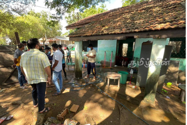 வெள்ளத்தால் பாதிக்கப்பட்ட மக்களின் வீடுகளை சுத்தம் செய்யும் இம்ரான் மஹ்ரூப் எம்.பி | Imran Mahroop Mp Cleaning The Affected House