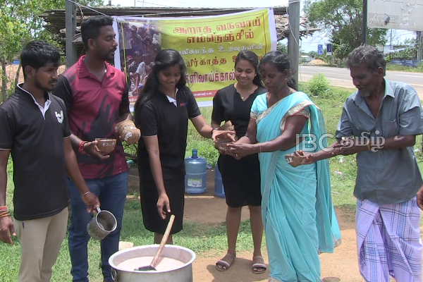 வலி சுமந்த உறவுகளின் உயிர்காத்த உணவு - கிளிநொச்சியில் வழங்கப்பட்ட முள்ளிவாய்க்கால் கஞ்சி! | Sri Lanka Final War Mullivaikkal Remembrance Day