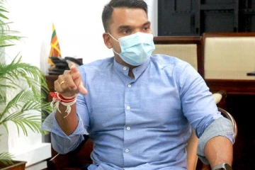 நாட்டில் ஏற்பட்டுள்ள நெருக்கடி நிலை - ரணிலிடம் நாமல் விடுத்துள்ள கோரிக்கை