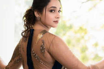 அபர்ணதியா இது? விருது விழாவுக்கு எப்படி ஒரு உடையில் வந்திருக்கிறார் பாருங்க