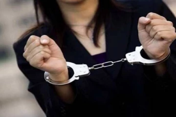 யாழில் பொலிஸாரிடம் வசமாக சிக்கிய பெண் உட்பட மூவர்!